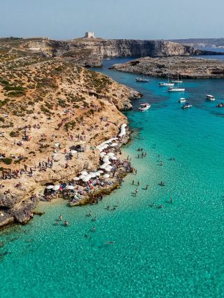 🎒🌴 Backpacker Essentials for Comino Island