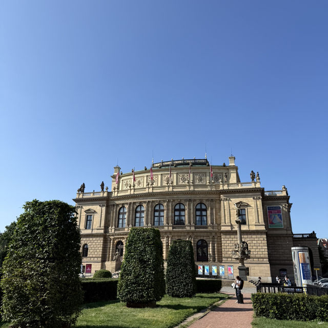 🇨🇿 Prague Travel Guide: The City of a Hundred Spires