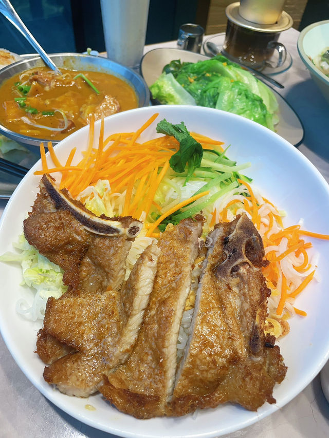 啟德正宗越南菜😋生牛肉河超出色！