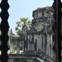 Cambodia: Where Time Stands Still Between Temple Ruins and Turquoise Waters