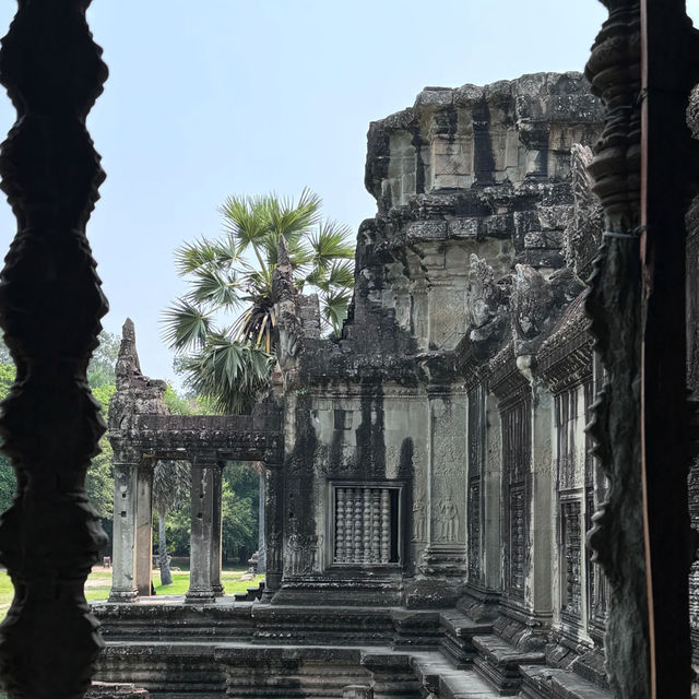 Cambodia: Where Time Stands Still Between Temple Ruins and Turquoise Waters