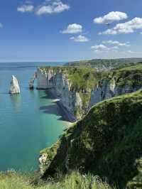 Etretat, France, is the perfect getaway! 🌊☀️