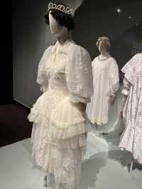 👗ファッションの歴史と今を体感|MoMu Fashion Museum Antwerp(モード美術館)