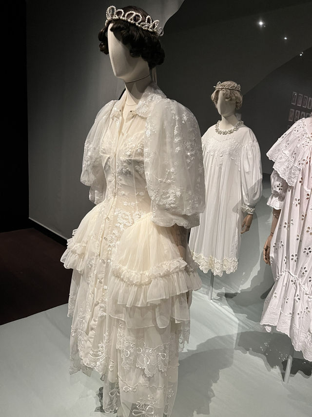 👗ファッションの歴史と今を体感|MoMu Fashion Museum Antwerp(モード美術館) 👗ファッションの歴史と今を体感|MoMu Fashion Museum Antwerp(モード美術館)