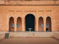 흙벽 사이로 이어지는 고대의 길