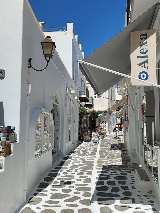 𝑺𝒂𝒏𝒕𝒐𝒓𝒊𝒏𝒊 — 𝑻𝒉𝒆 𝑪𝒊𝒕𝒚 𝒐𝒇 𝑺𝒖𝒏𝒔𝒆𝒕𝒔 & 𝑬𝒏𝒅𝒍𝒆𝒔𝒔 𝑩𝒍𝒖𝒆𝒔 