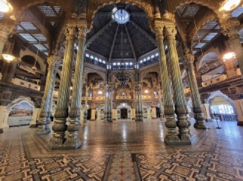 พระราชวังไมซูรูยังสร้างความประทับใจให้แก่ผู้มาเยือนด้วยลานกว้างและสถาปัตยกรรมที่สวยงาม