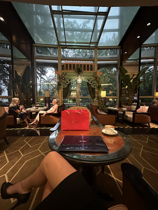 Mandarin Oriental Kuala Lumpur: Hotel favorit para presiden, selebriti, dan penggemar kemewahan di dekat Menara Kembar Petronas.