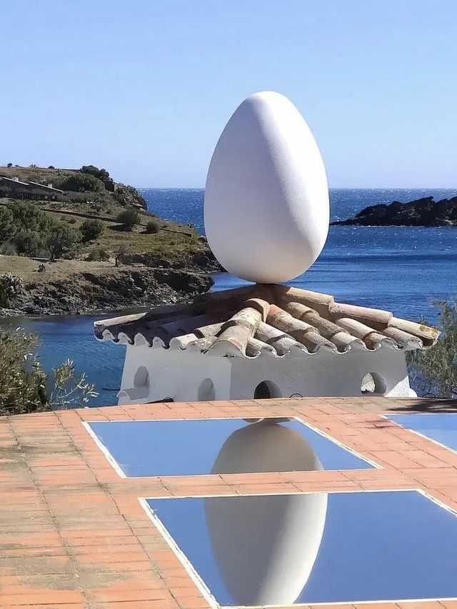 Touring Spain | Cadaqués | Surrealistic Colorful Town