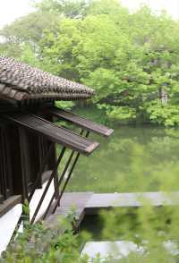 一步一景，曲水回廊流連在中式園林的雅致禪韻裡，忘返