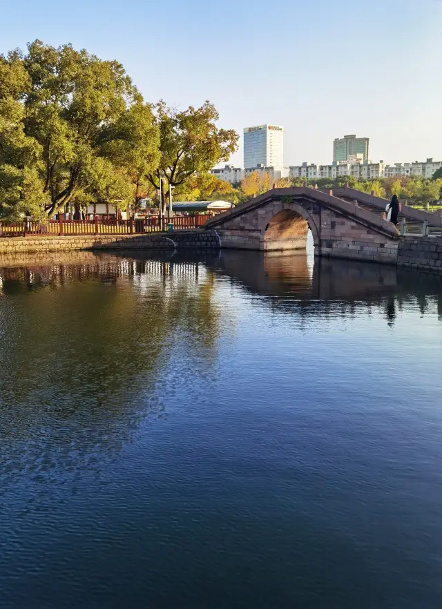 Ningbo Moon Lake Park - A delicate garden lake