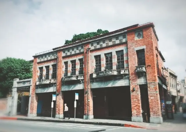 The Bopiliao Historical Block in Taipei exudes a rich cultural atmosphere of the Qing Dynasty