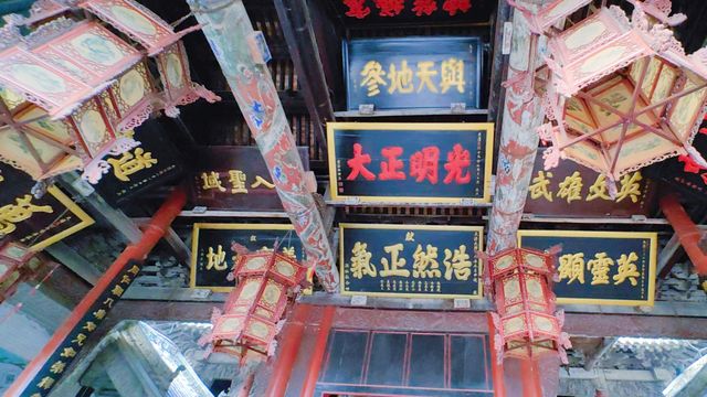 旅行就是世界很美，而你正好有空，徒步欣賞古城
