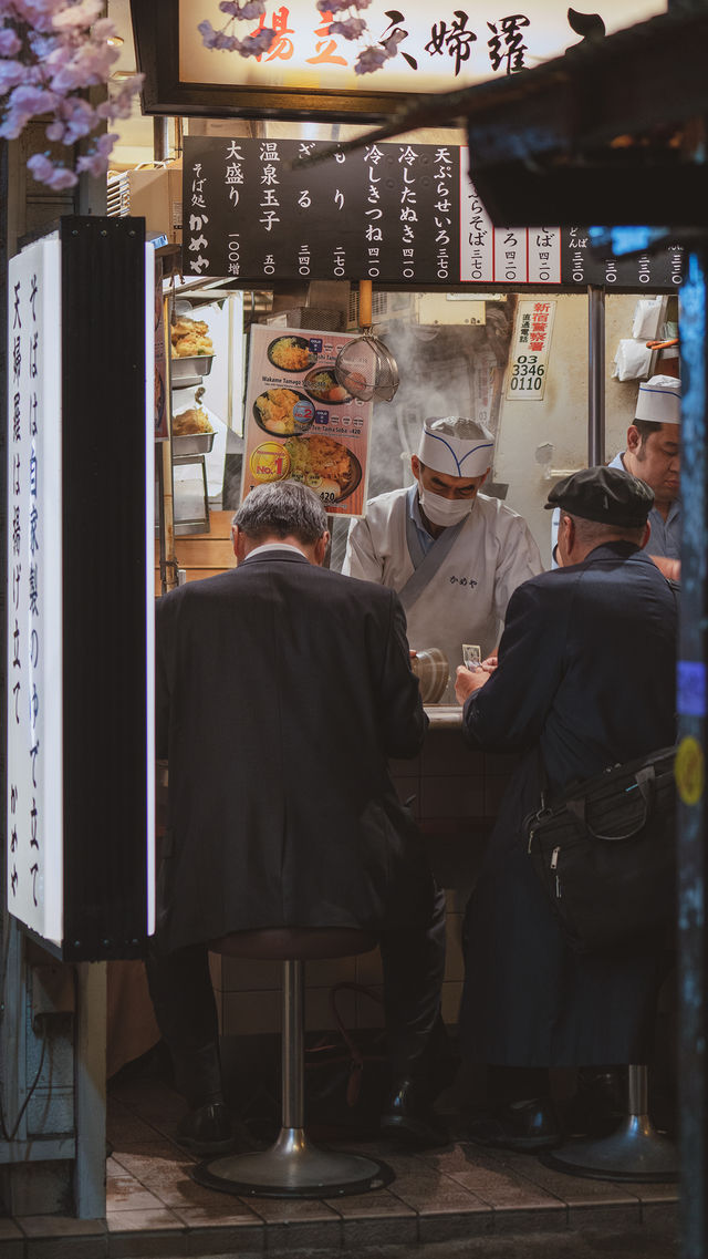 東京｜燦爛的東京夜景與隱匿在弄巷裡的煙火氣