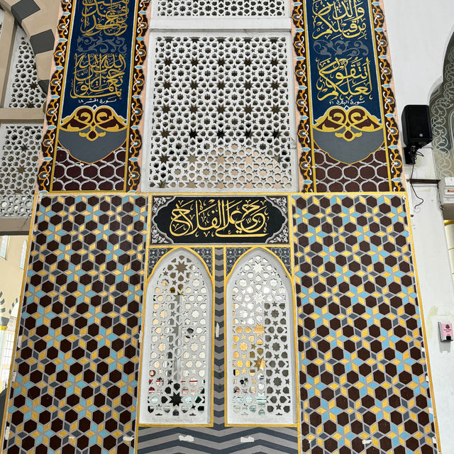 A Floating Sanctuary of Peace and Beauty