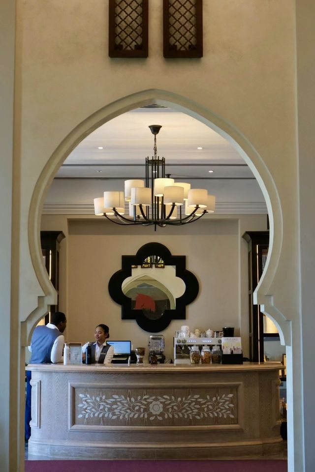 阿治曼豪華精選度假酒店吹海風蔚藍的大海