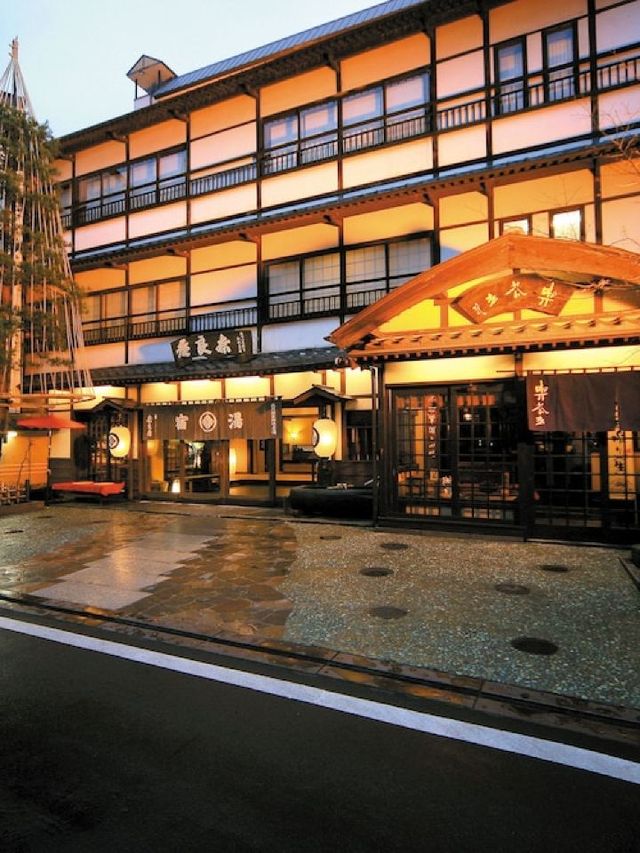 🍁 Unwind in Kusatsu: Naraya's Onsen Escape 🇯🇵