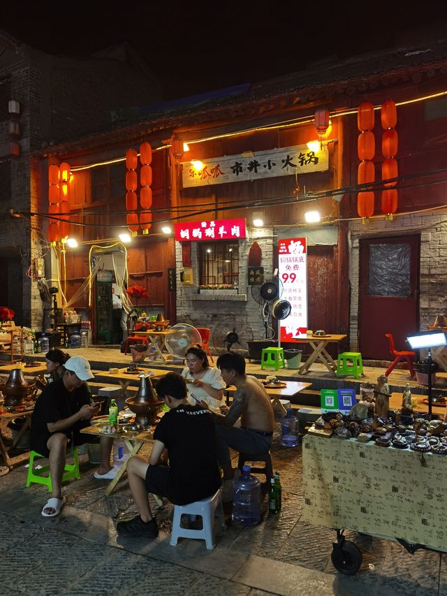 洛陽十字街夜市，人間煙火治癒各種焦慮不開心