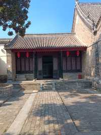 全國重點文保單位，中國唯一完整保存至今的清代知府衙門。南陽府衙始建於元朝，距今已有七百五十多年歷史。