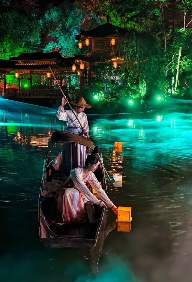 中秋夜放河燈,夢幻桃花源。