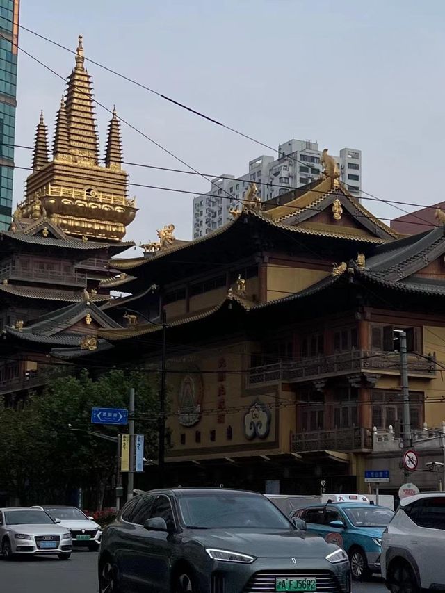 Trip.com 相伴，暢享都市魅力。