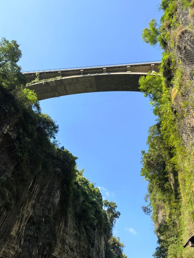 美麗的傷痕——湖北恩施雲龍地縫。