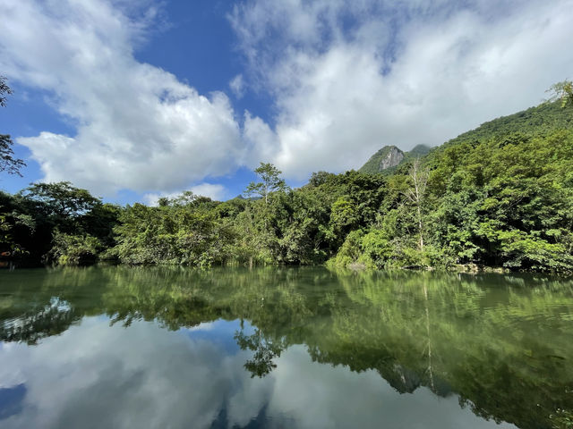 五彩繽紛的溶洞。