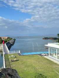 不在國外在南澳新晉絕美海景民宿（Live圖）||純白色的立體幾何建築 彷彿來到愛琴海 民宿背靠山。