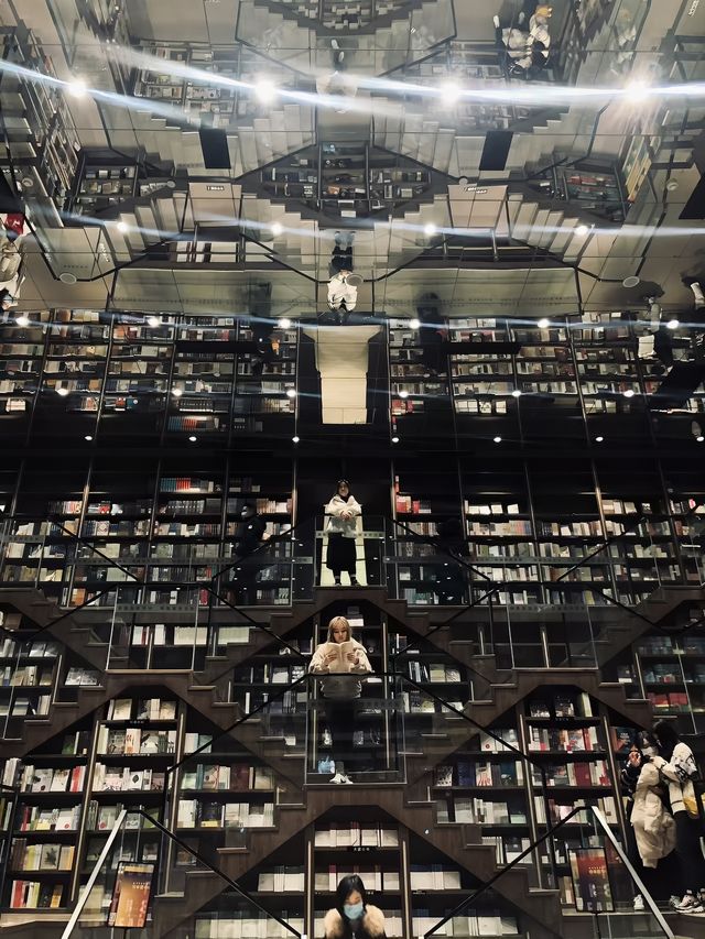 成都鐘書閣！對稱美學的魅力！