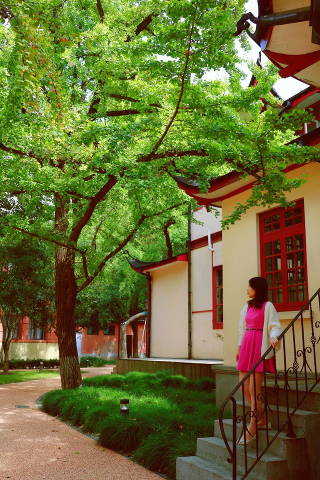 一座堪稱歷史建築博物館的大學。