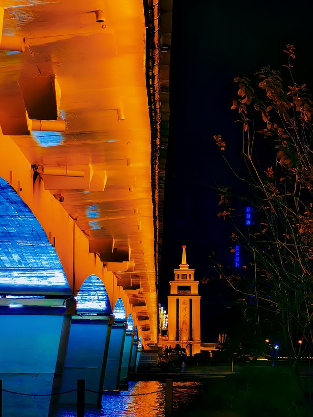夜泊並州橋（二）——太原·迎澤大橋。