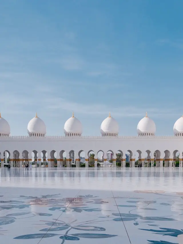 A multi-country tour of Bahrain and other countries is a great choice for seniors. 