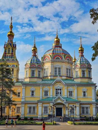 อัลมาตี (Almaty): เมืองใหญ่อันดับหนึ่งในเอเชียกลาง