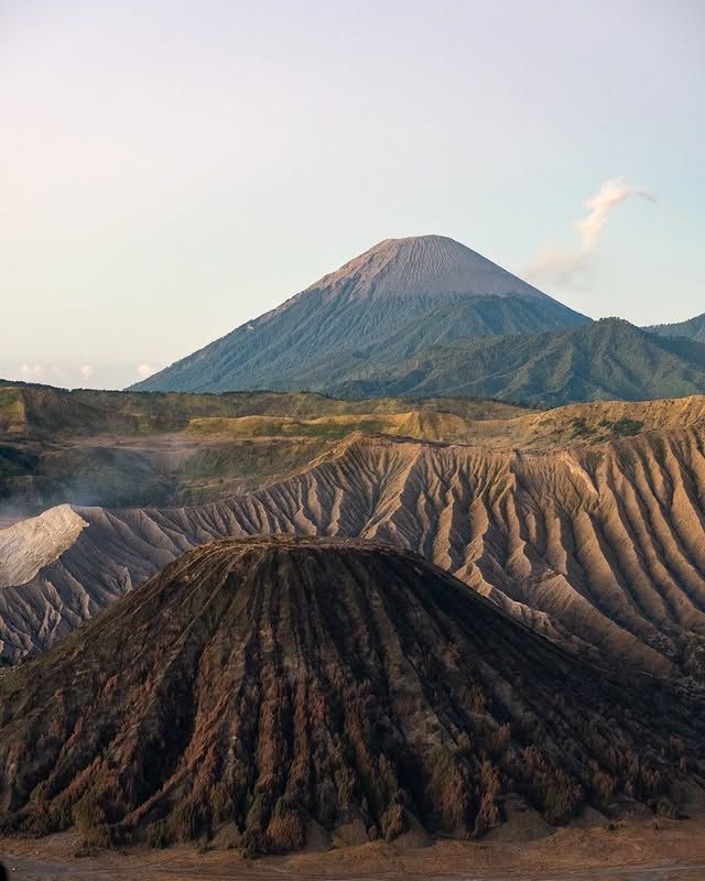 布羅莫火山——東爪哇的地獄之門，震撼人心的奇景