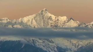 🌄 Sunrise Above the Clouds: Meili Snow Mountain National Park ⛰️