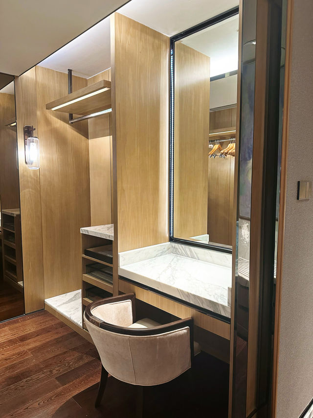 將雙子塔同鼓浪嶼裝入房間嘅廈門泰地萬豪酒店