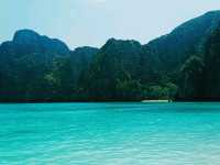 The Enchanting Beauty of Phi Phi Islands: Mesmerising Vibes