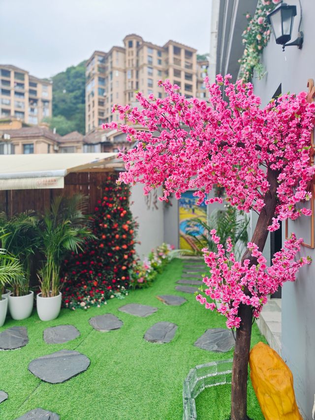 渝中夜景盡收眼底，南濱路景觀餐廳