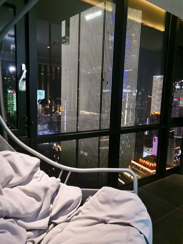解放碑高空吊床酒店|住進雲端的感覺