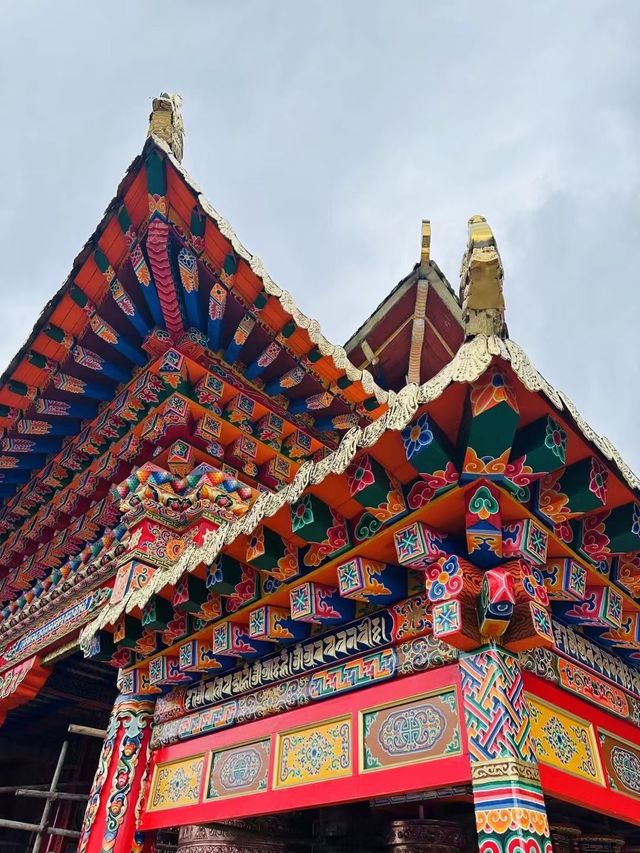 甘南嘅魅力在於「藏區景觀嘅濃縮」——唔使忍受西藏嘅高山反應……