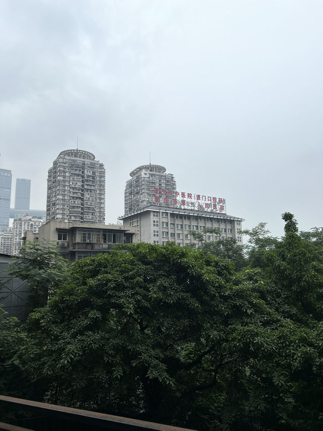 【重慶不只洪崖洞！藏在霧都的夜色、辣味與生活感，才是最動人的旅行底片】