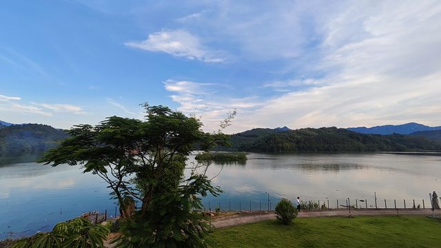 住進山水畫卷中，感受愛樹慈湖書院的療癒時光
