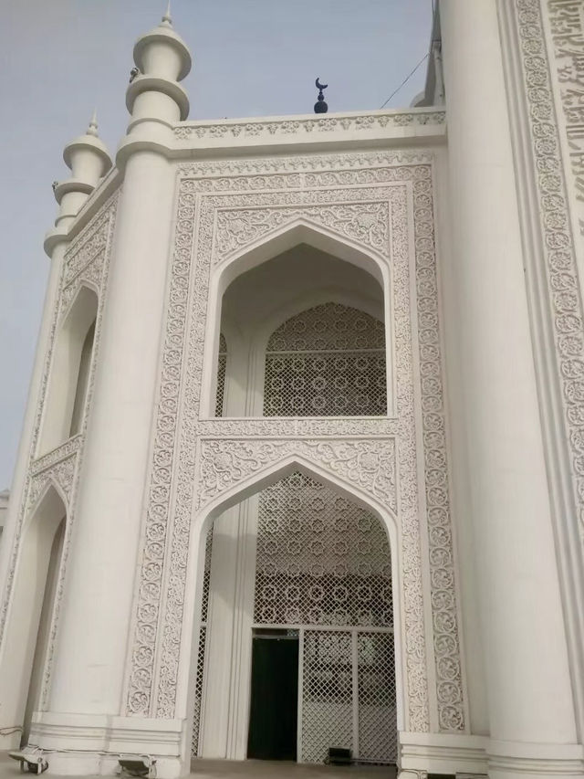 圓月與清真寺影，走進回族的心靈園地
