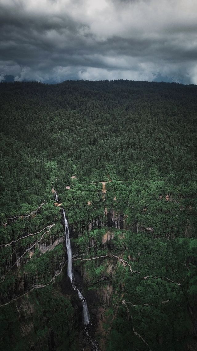 雲端漫步瓦屋山：站在「桌山」之巔悟人生