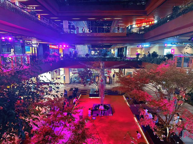 上海月亮灣｜霓虹夜色的浪漫約會勝地