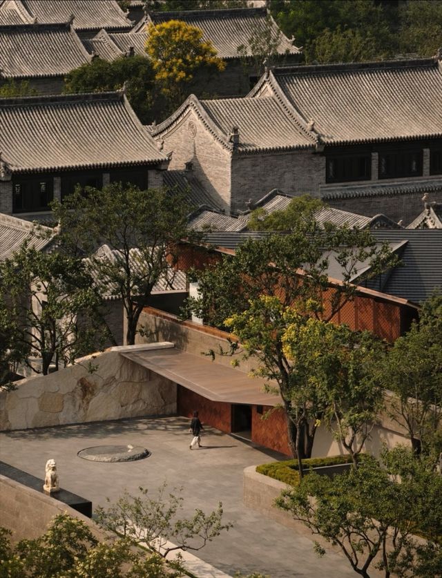 古城煙火氣 定格在磚瓦之間   當晨光漫過7.24公里的明代城牆，青磚黛瓦間便飄起刀削面的香氣，遠處