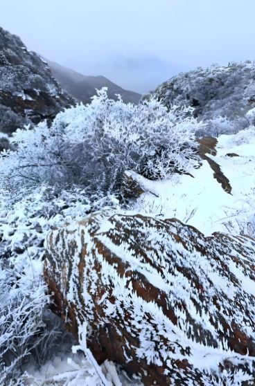 河南嵩山迎首場雪