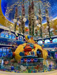 在漫天煙花下坐旋轉木馬，五天四晚玩不夠！