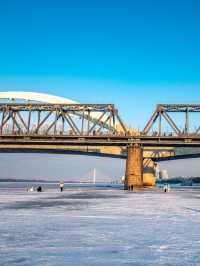 震撼！冰凍期松花江美成天然滑雪場，日落+摩天輪絕了！