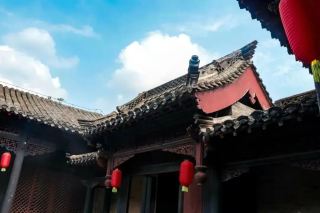 Wei's Manor May Day Carnival, Enjoy Monkey Show and Acrobatics at the Century-Old Castle